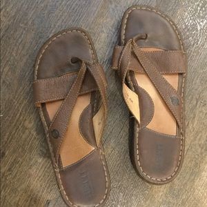 Born flip flop style sandals